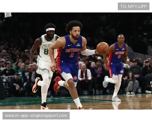 活塞靠坎宁安个人能力维持悬念,比分差距缩小