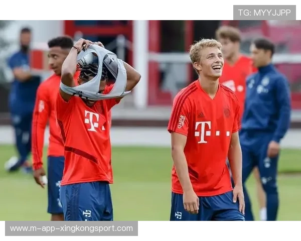 拉斐尔·莱万边路推进再入一球